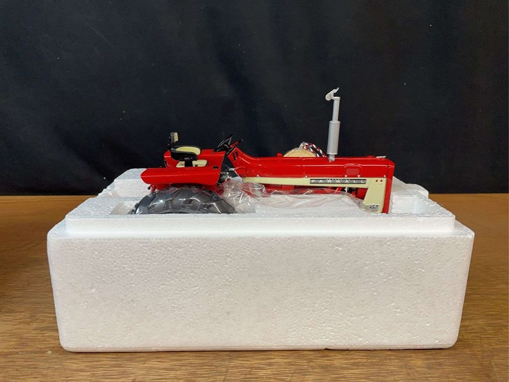1/16-farmall-706-precision-nib-ertl-image-5
