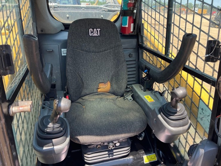 2019-caterpillar-299d2-xhp-image-27