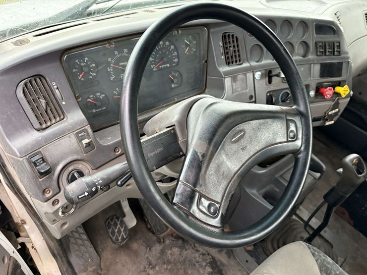 2000-caterpillar-c12-image-44