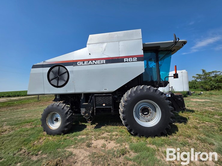 2002-gleaner-r62-image-4