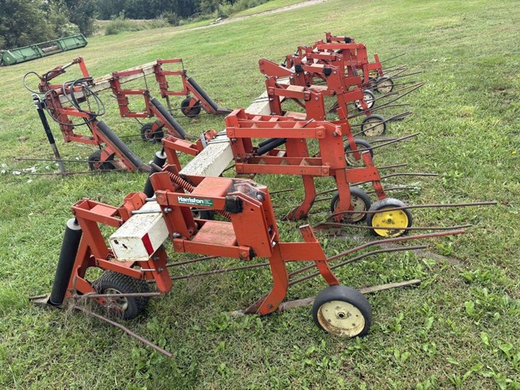 harriston-5000-12r22”-bean-knife,-with-front-tractor-dividers-image-8