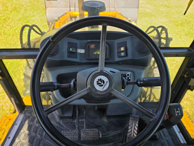new-holland-lb75-image-39