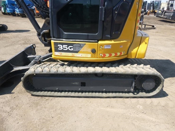 2022-deere-35g-image-39