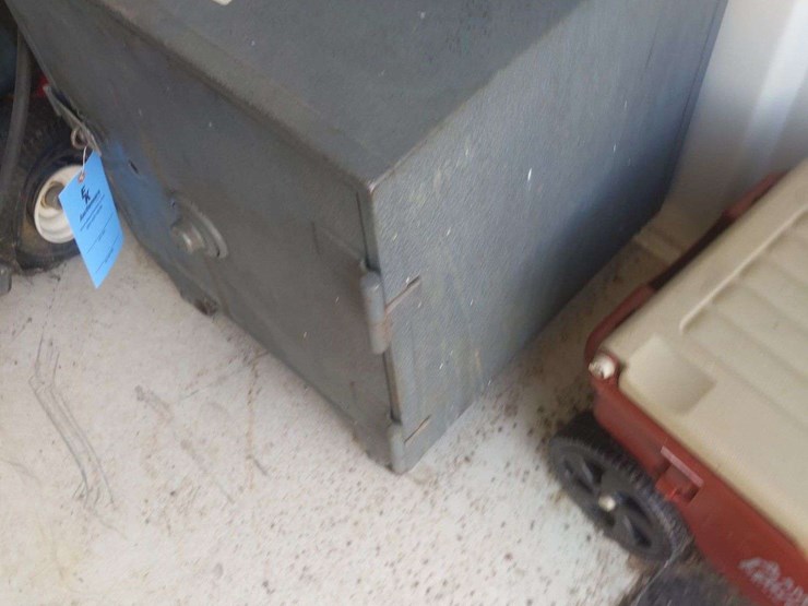 small-metal-safe-image-3