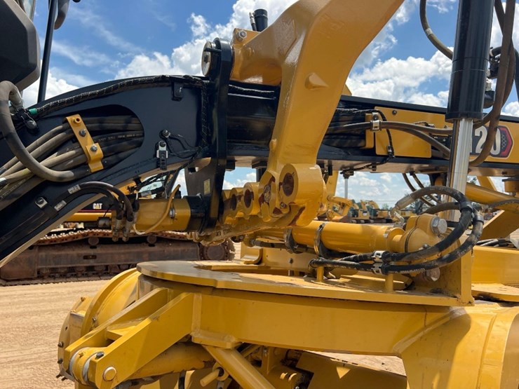 2020-caterpillar-120-image-23