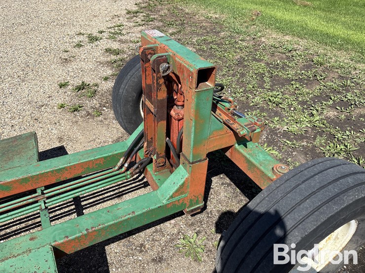 kuhn-30'-grain-drill-transport-image-19