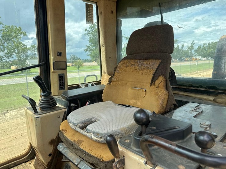 2002-caterpillar-973c-image-22