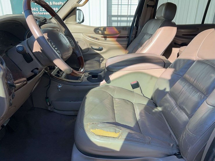 2002-lincoln-navigator-image-31