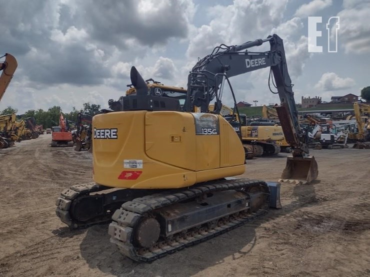 2019-deere-135g-image-53