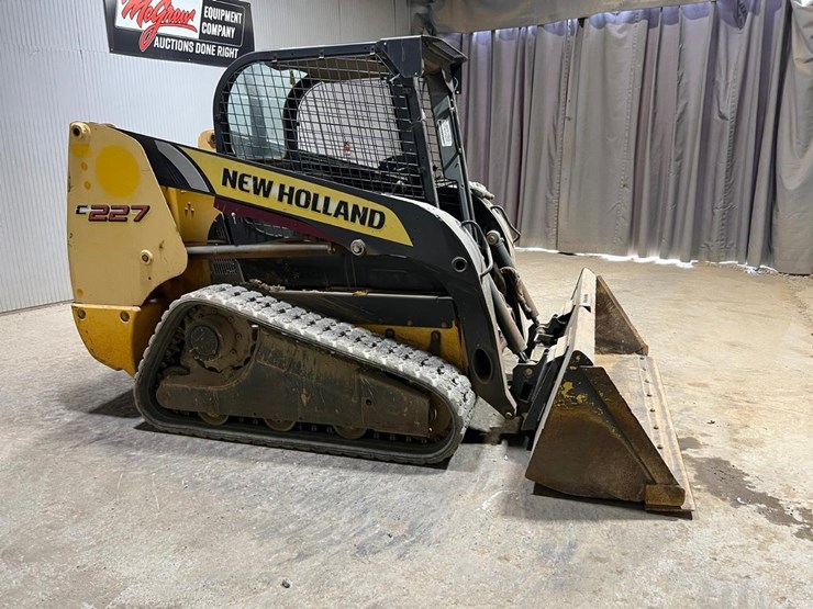 new-holland-c227-image-6