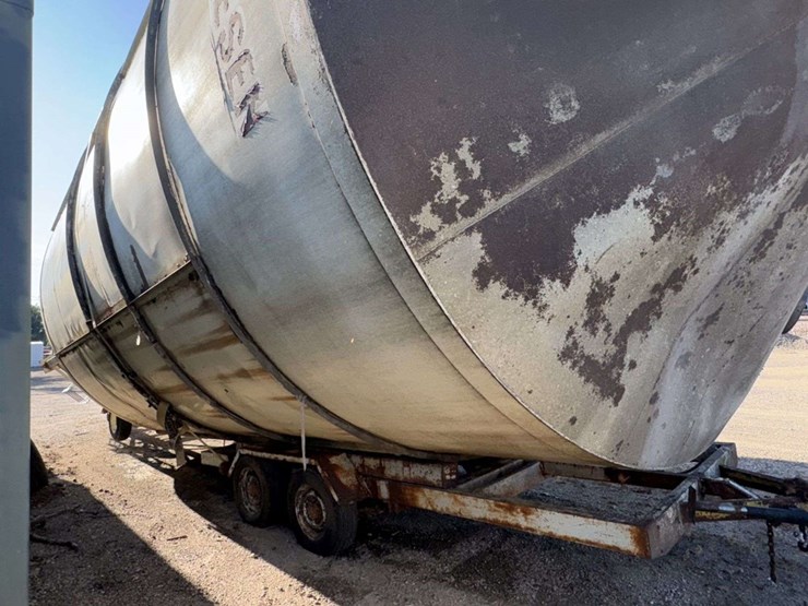 friesen-bulk-bin,-48’-tall,-15’-wide,-9-legs,-roof-hatch,-(2)-roof-vents,-(b),-trailer-not-included,-image-6