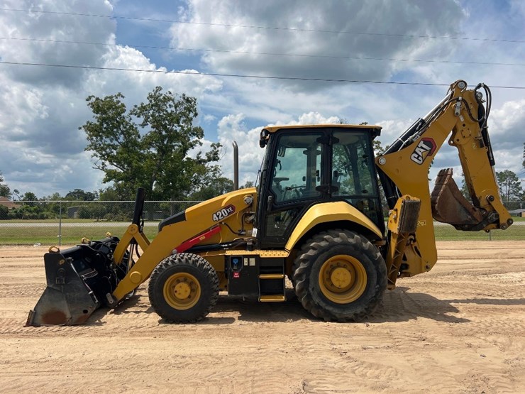 2021-caterpillar-420-image-1