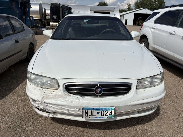 1999-buick-regal-ls-4-door,-3.8l-v6,-215/70r15-tires-on-alloy-wheels,-leather,-power-driver-seat,-am-image-2
