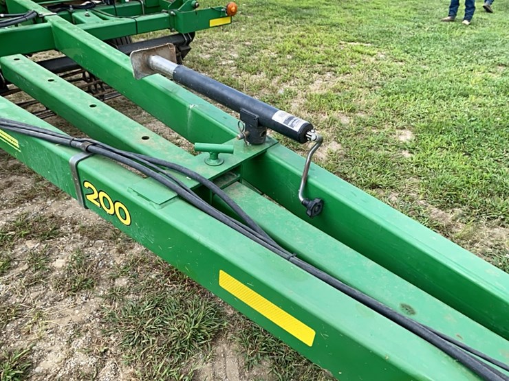 john-deere-200-image-7