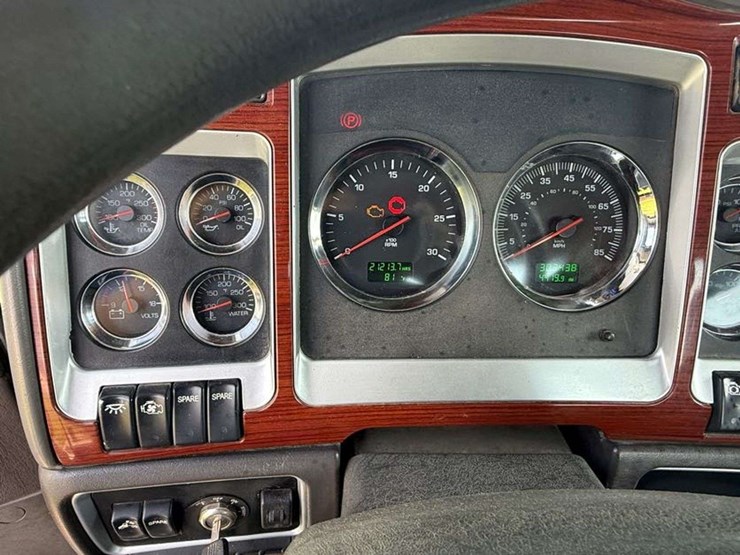 2007-kenworth-t800-image-27