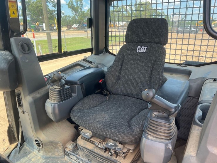 2021-caterpillar-d4-lgp-image-32