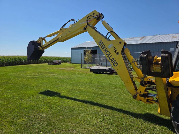new-holland-lb75-image-65