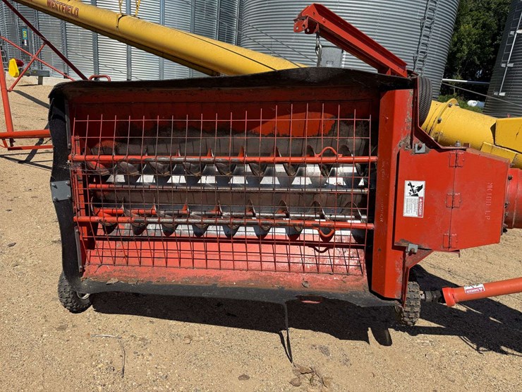 westfield-mk-100-61-auger-with-dual-auger-swing-hopper,-hydraulic-lift,-electric-hopper-walker-with-image-5