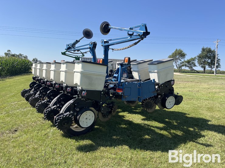 2015-kinze-3200-image-5