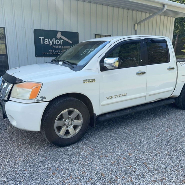 2012 NISSAN TITAN