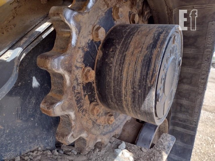 2022-deere-333g-image-21