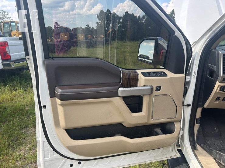 2020-ford-f150-image-12