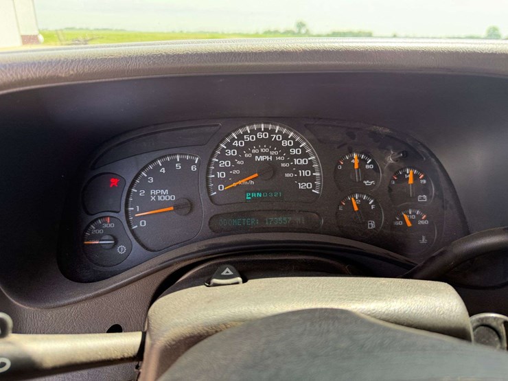 2004-chevrolet-2500hd-image-48