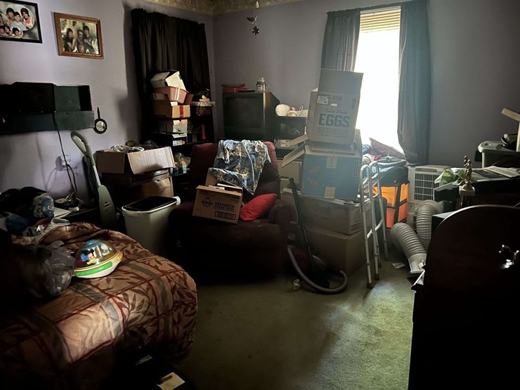 contents-of-907-n.-870-st.-e.-image-9