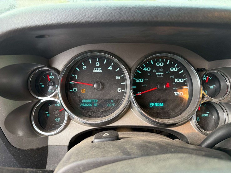 2011-chevrolet-1500-image-26