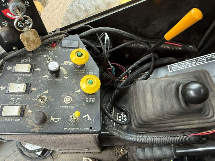 2000-new-holland-tr99-image-30