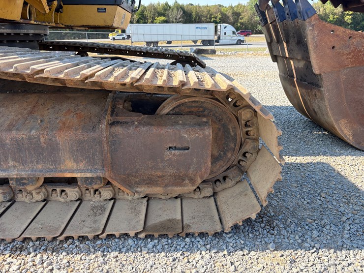 deere-200d-lc-image-14