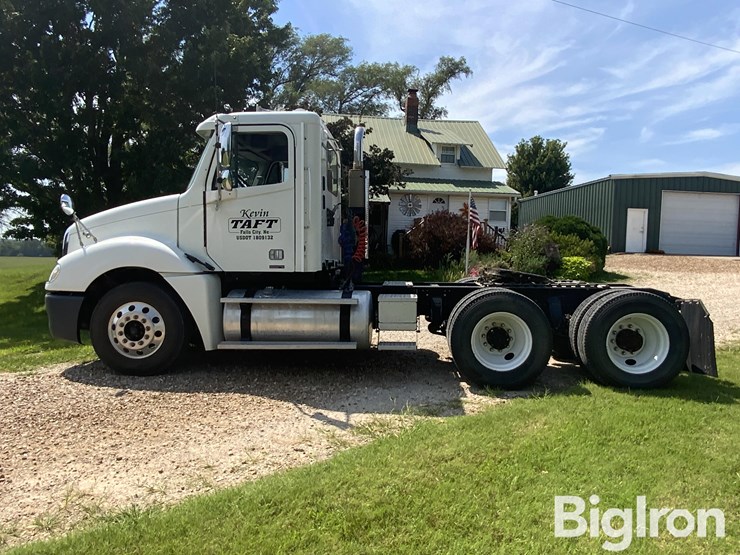 2005-freightliner-columbia-120-image-8
