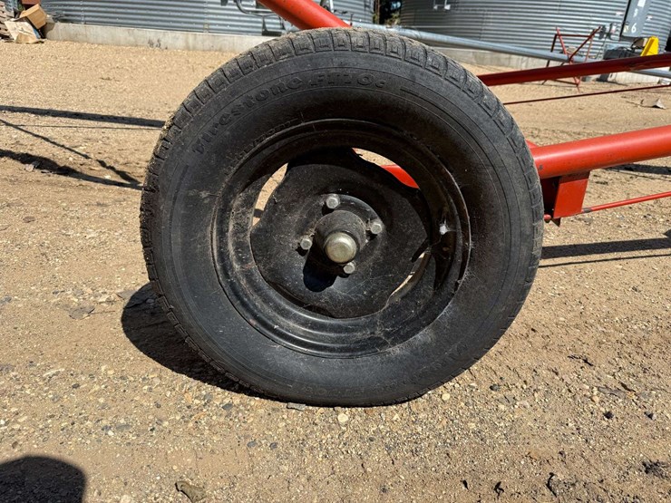 westfield-mk-100-61-auger-with-dual-auger-swing-hopper,-hydraulic-lift,-electric-hopper-walker-with-image-8