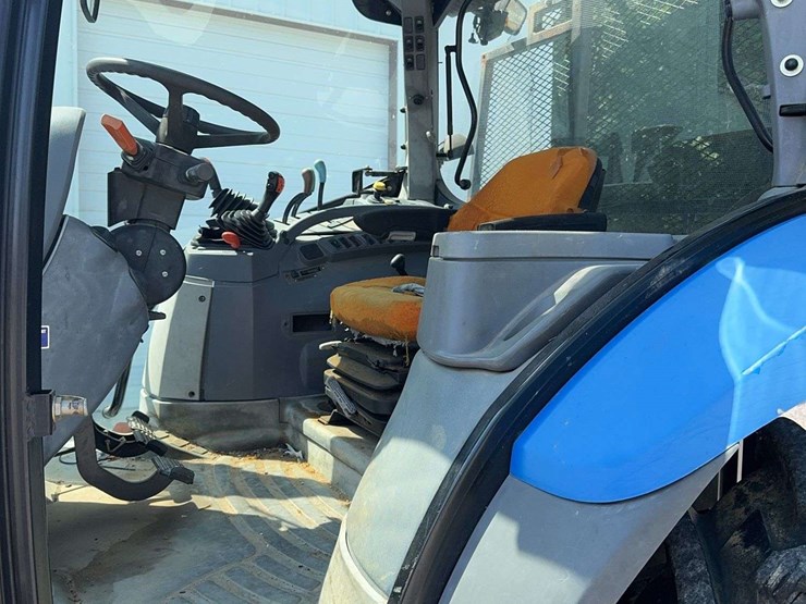 new-holland-t6020-image-18