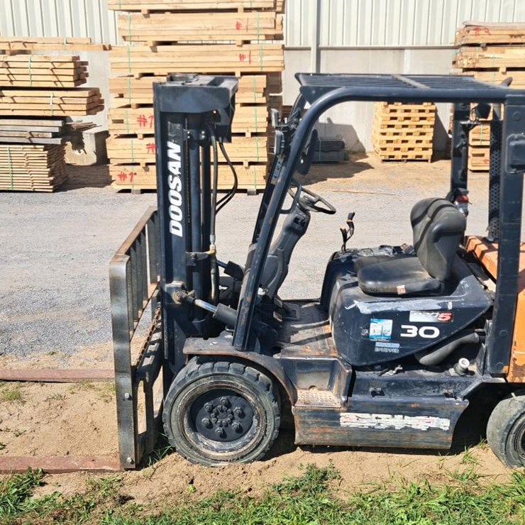 #307 • Doosan 30 Pro 5 Forklift*