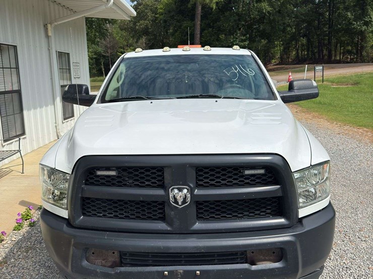 2017-dodge-ram-3500-image-7
