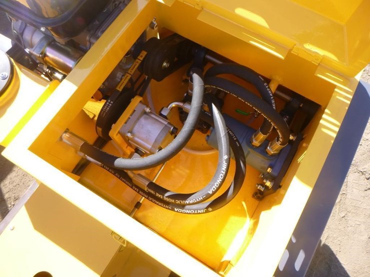 2025-sdlool-sl850-tandem-vibratory-roller-image-13