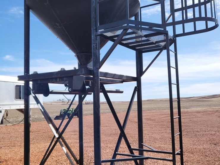 bulk-seed-hopper-(mn1101)-image-3