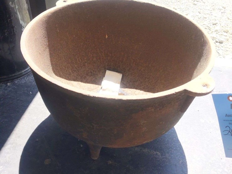cast-iron-cauldron-image-4