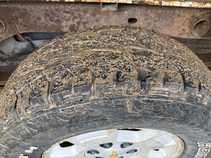 2011-chevrolet-1500-image-15
