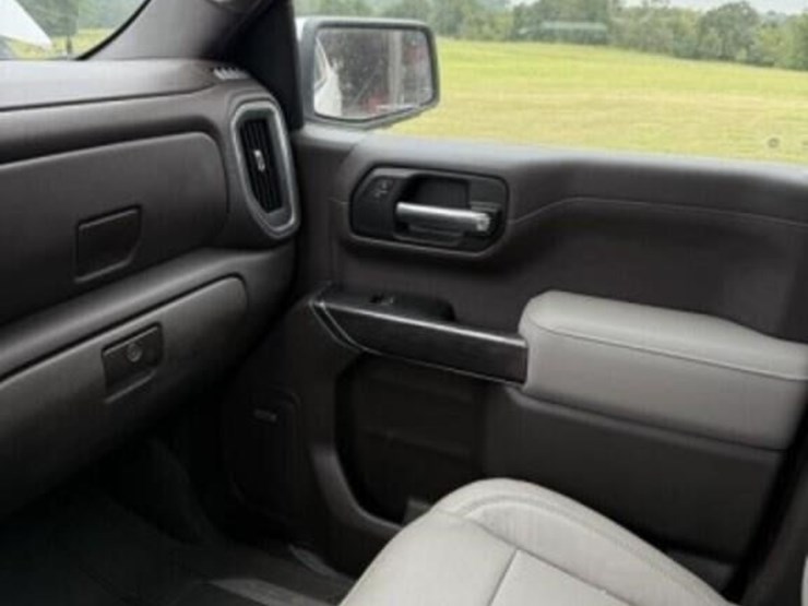 2019-chevrolet-silverado-image-13