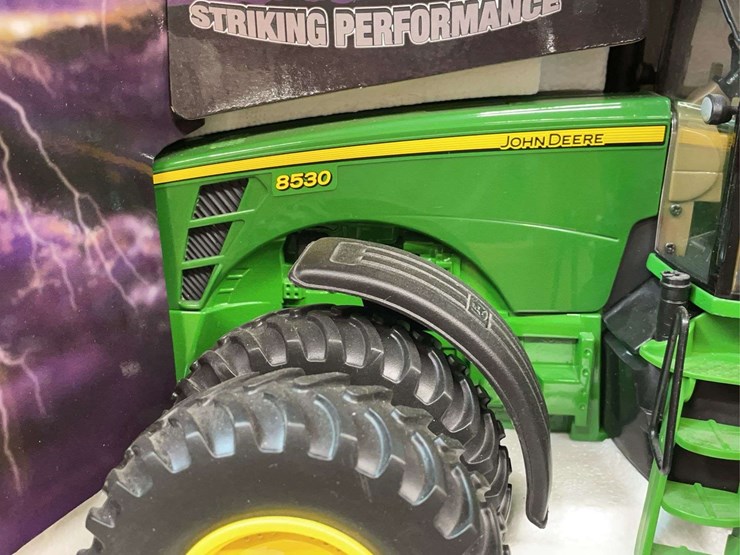 1/16-john-deere-8530-collector-nib-ertl-image-9