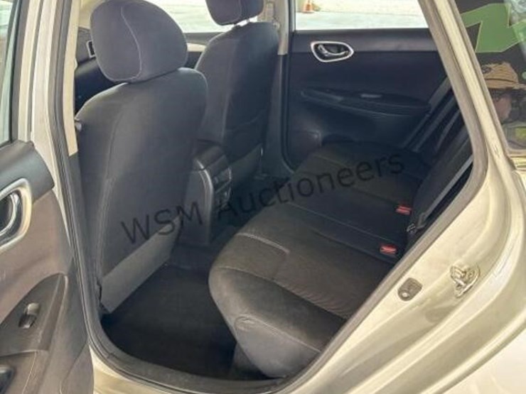 2014-nissan-sentra-sdn-image-23