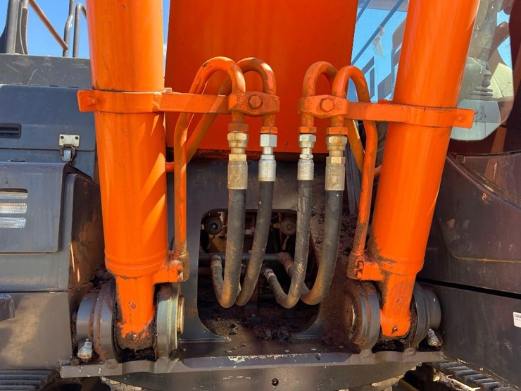 hitachi-zaxis-250lc-6n-excavator-image-14