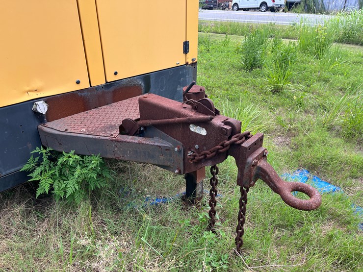#104-•-atlas-copco-xahs-836-trailer-mounted-air-compressor-image-14