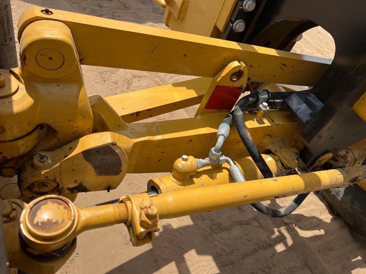 2020-caterpillar-120-image-9