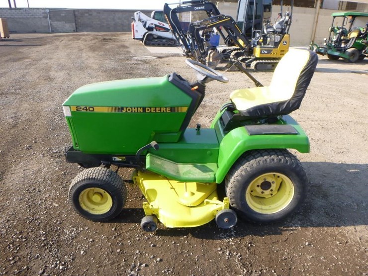 john-deere-240-image-5