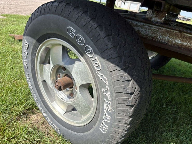 flat-hay-rack,-94”x13.5’,-2”-wood-deck,-on-4-wheel-gear,-16”-tires,-hoist-image-8