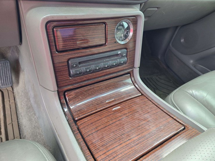 2003-cadillac-escalade-image-48