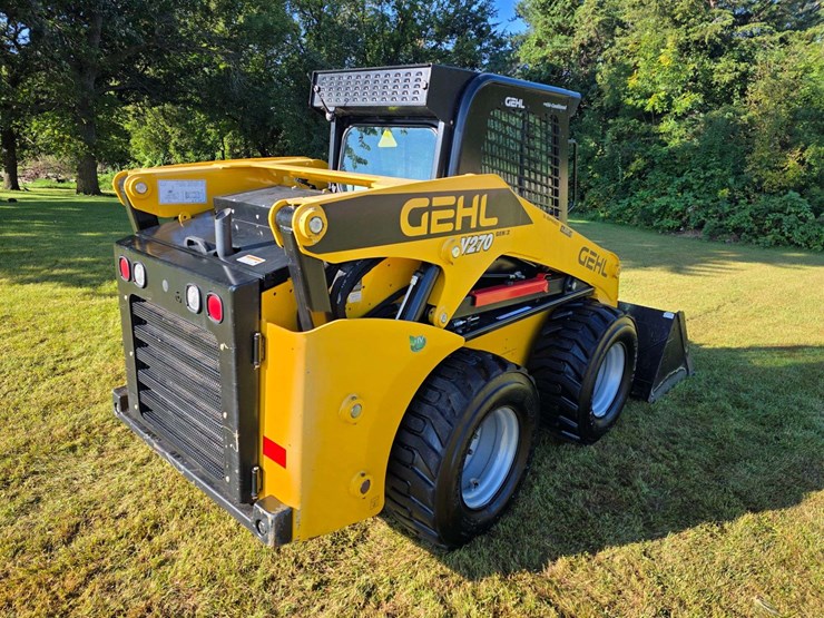 2019-gehl-v270-image-32